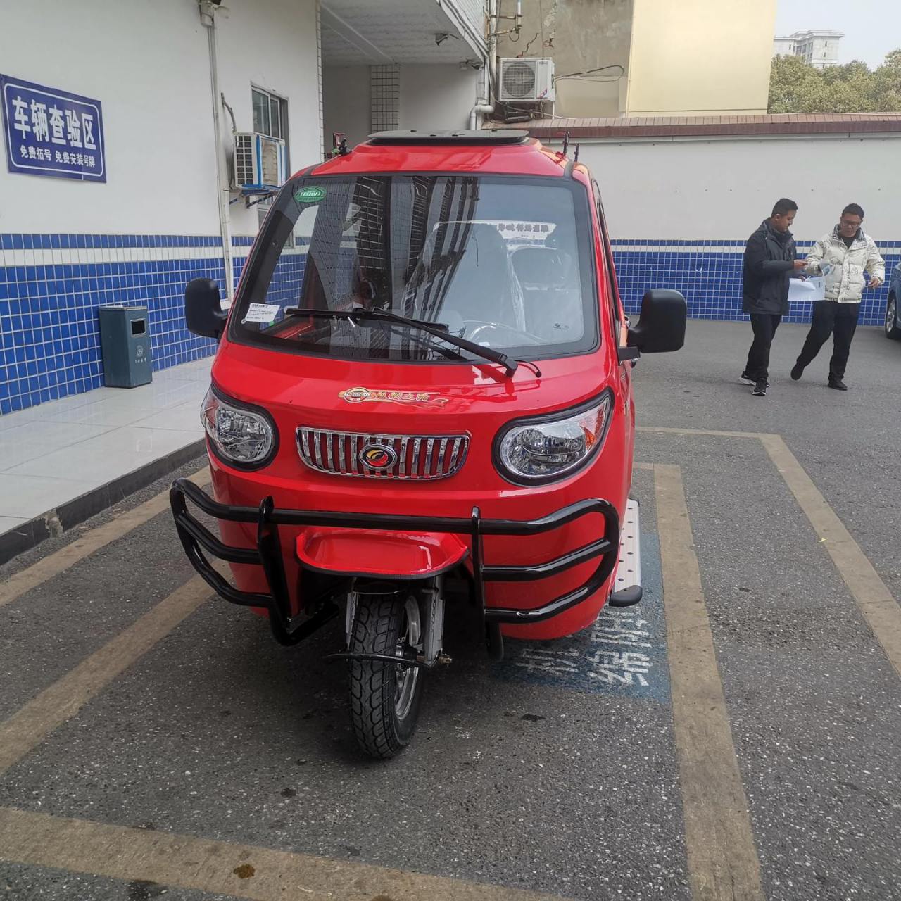 耀隆牌全封闭三轮车,正规品牌,全国上户,电喷水冷发动机,省油赖用