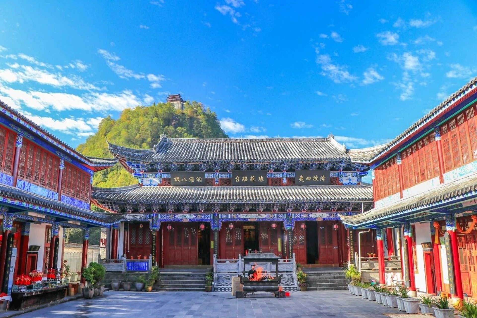 腾冲云峰山景区 云峰山是国家风景名胜区,中国徐霞客游线标志地,距