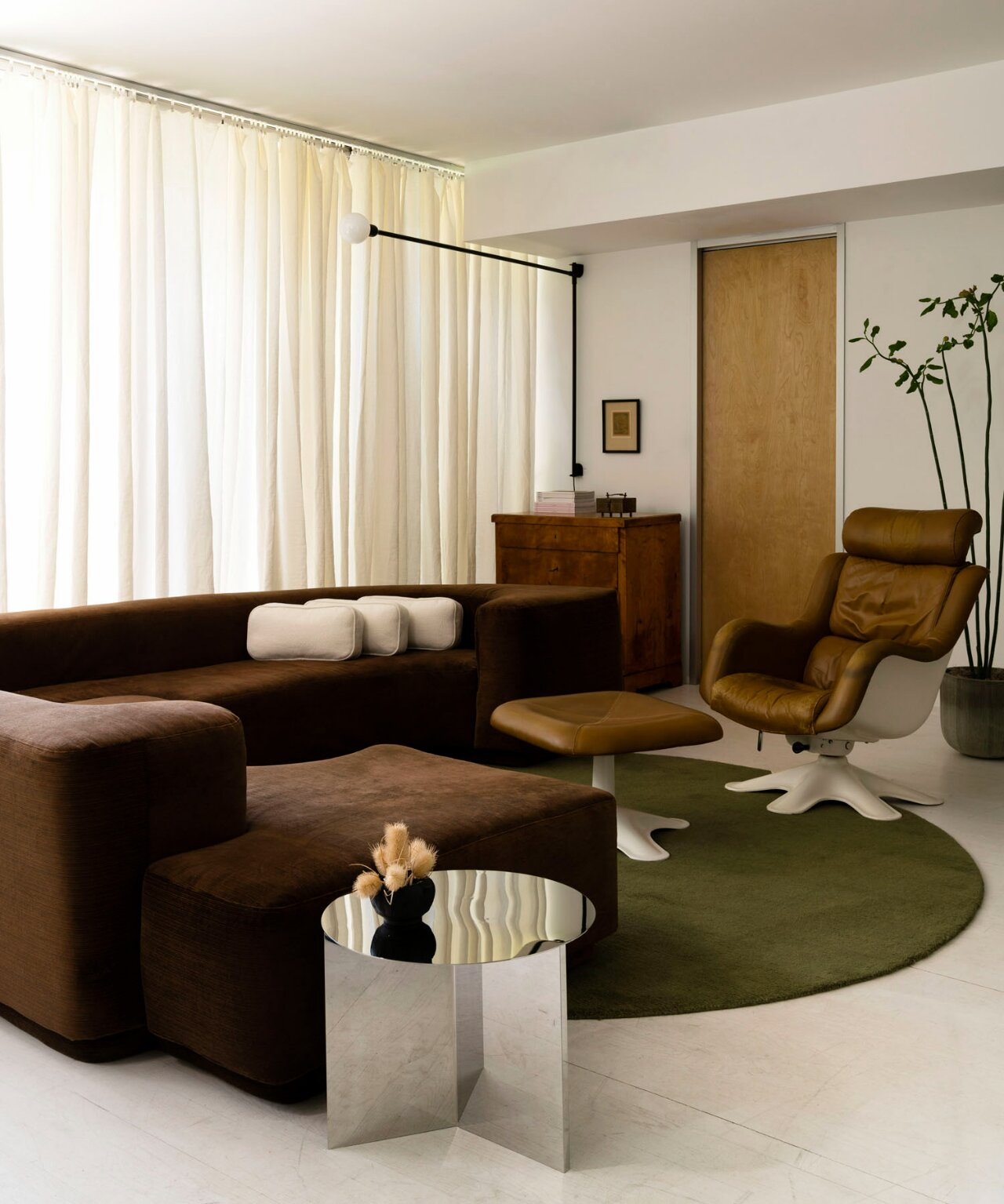 案例分享 | 棕色沙发怎么搭配出复古摩登  案例里的家具主体都是