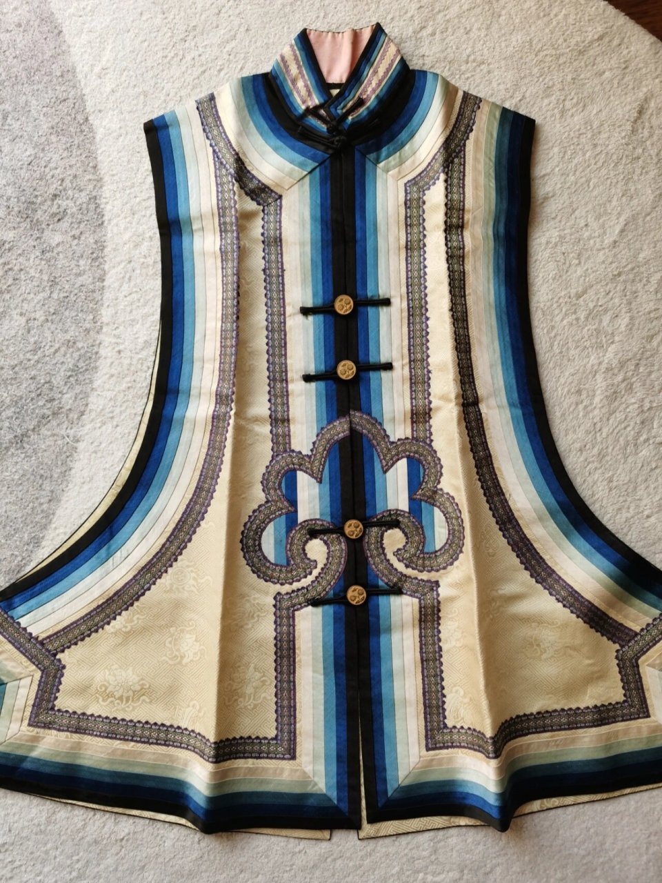 清代服饰|看古人制衣,十八镶滚工艺标本 标准的晚清马甲标本,看细节与