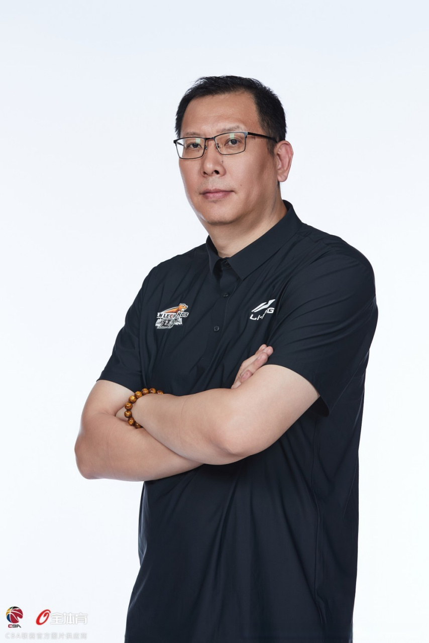 今天是吴乃群 教练的生日,让我们一起祝他生日快乐!