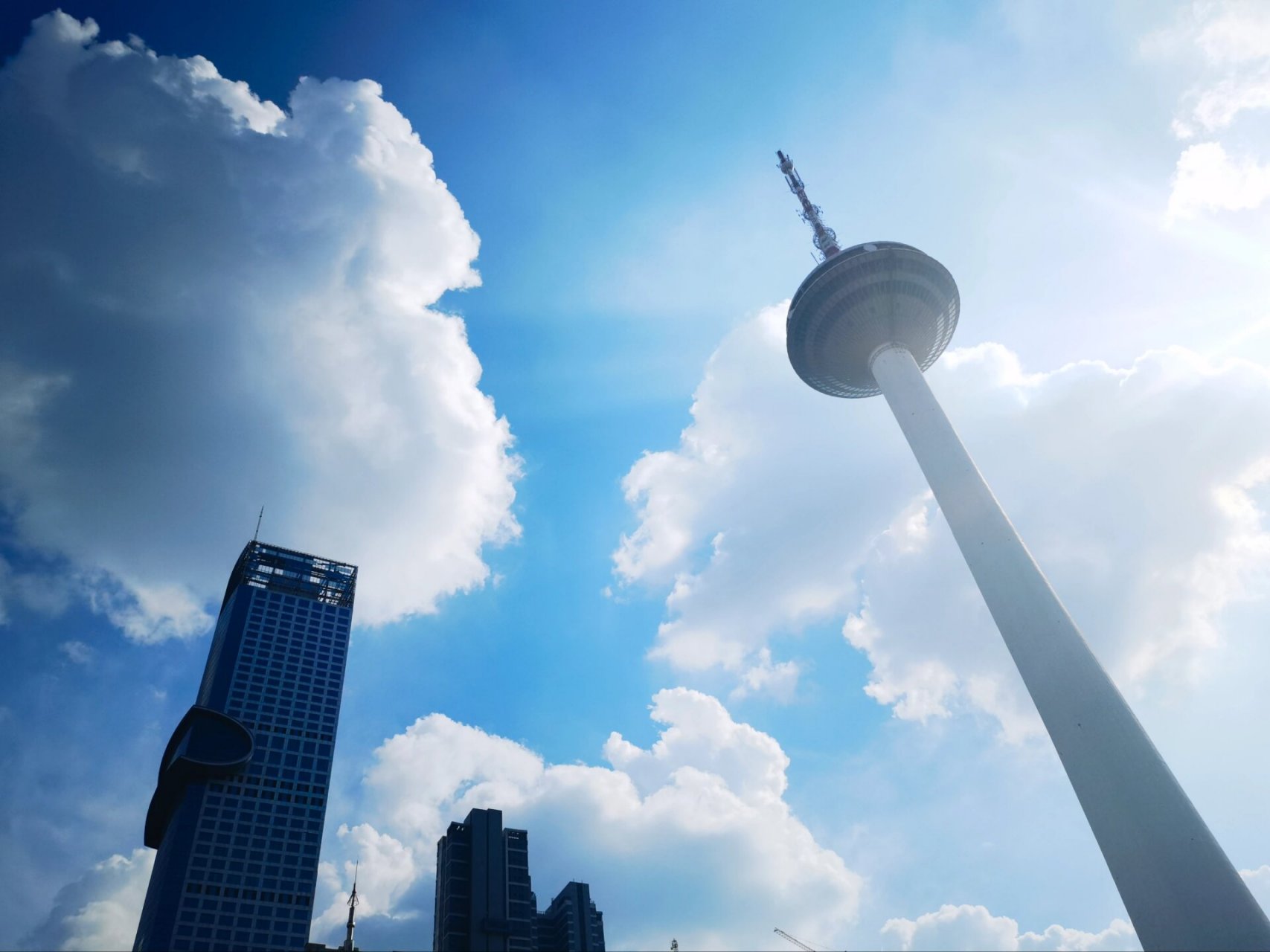 沈阳的建筑-辽宁彩电塔 辽宁广播电视塔位于辽宁省沈阳市沈河区南运河