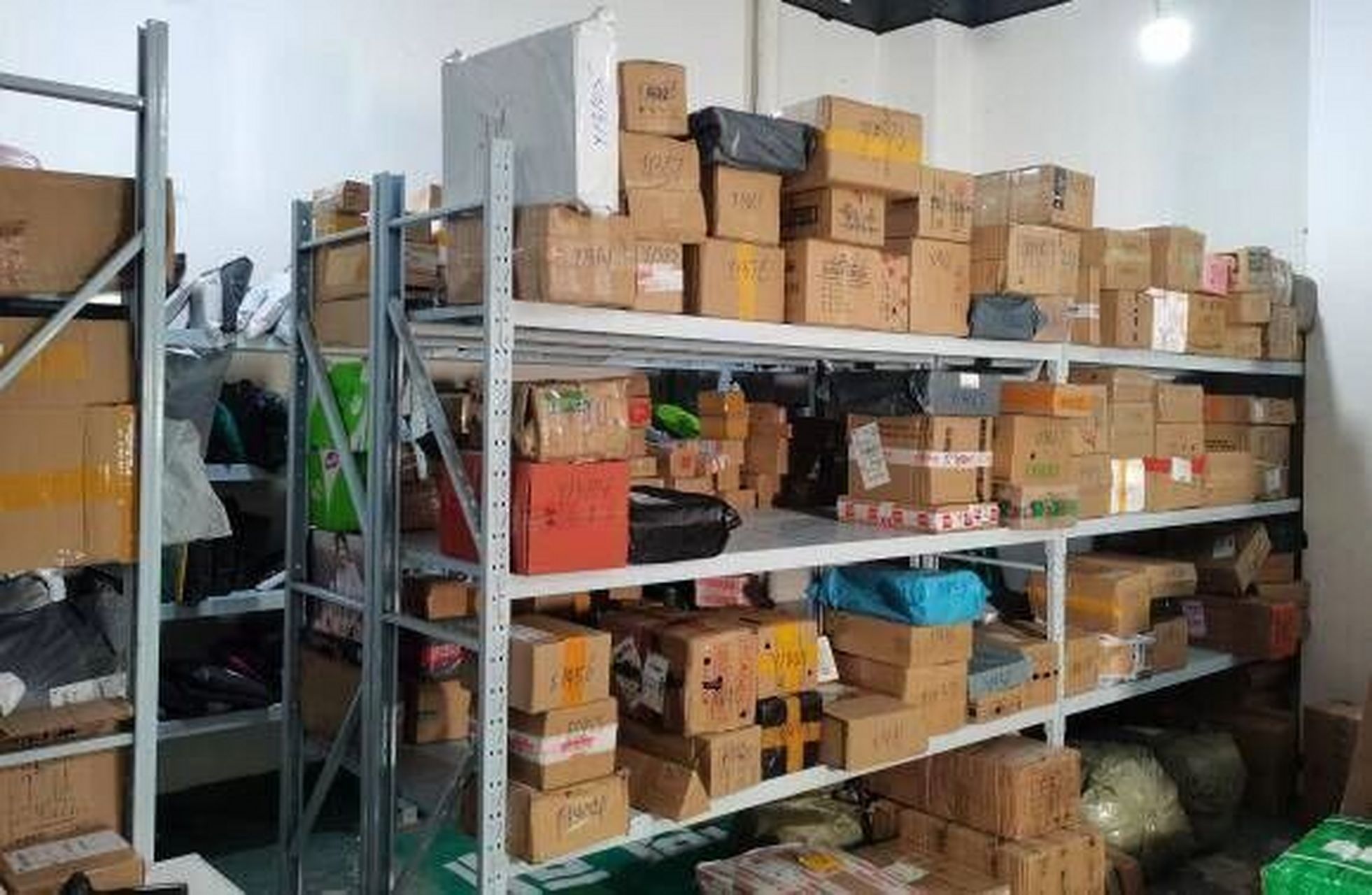 78因为农村不比城市,居住的人口相对较少,较分散一些,快递资源量