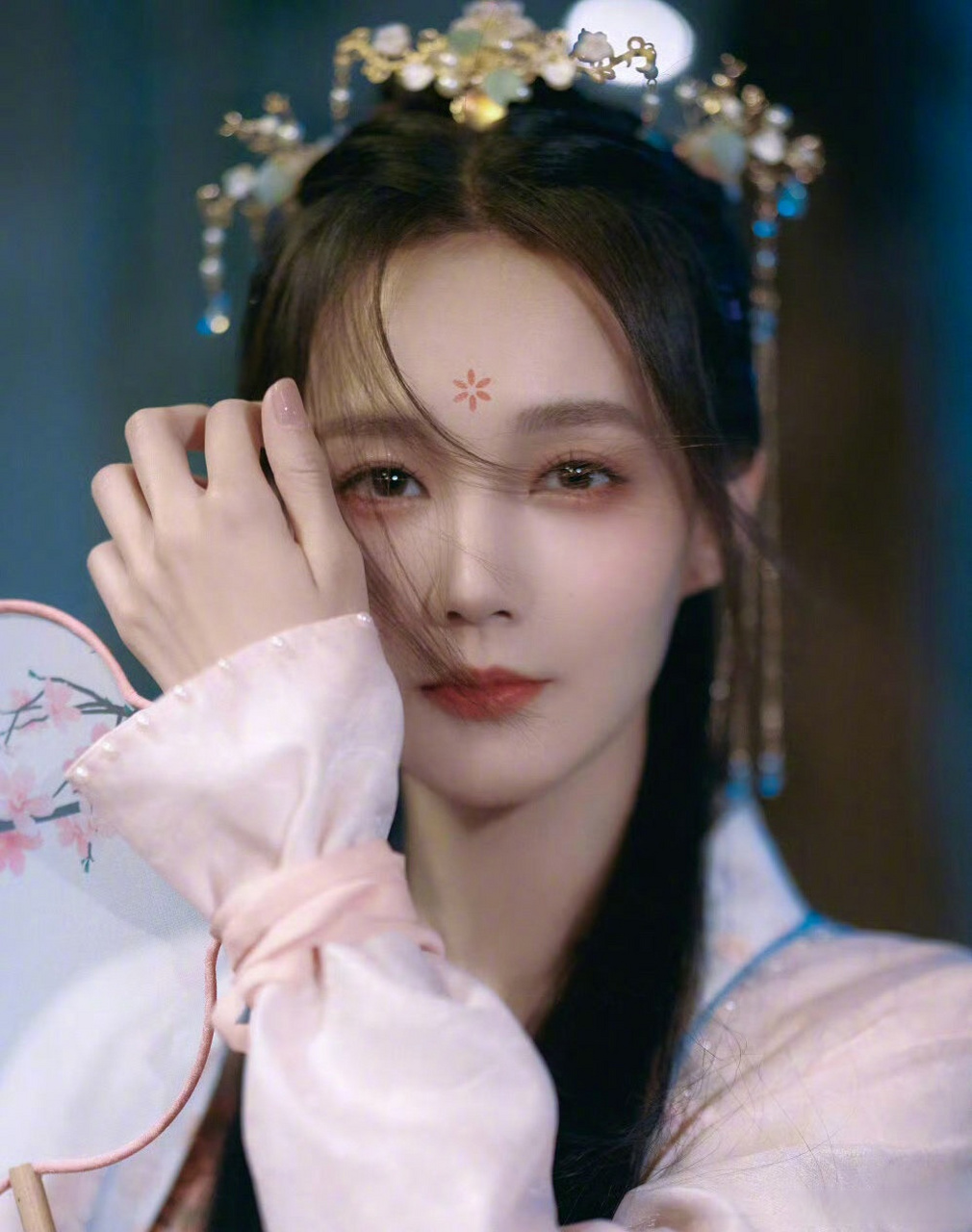 咪咕星鲜事##李一桐蜘蛛精妆造# 古装美人还得看李一桐q  ～新剧妆造