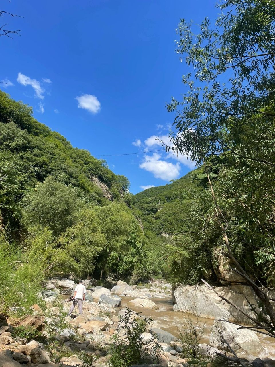 网红的蓝田玉川二仙桥洞口瀑布 和家人在蓝田印象吃了个饭,吃完时间还