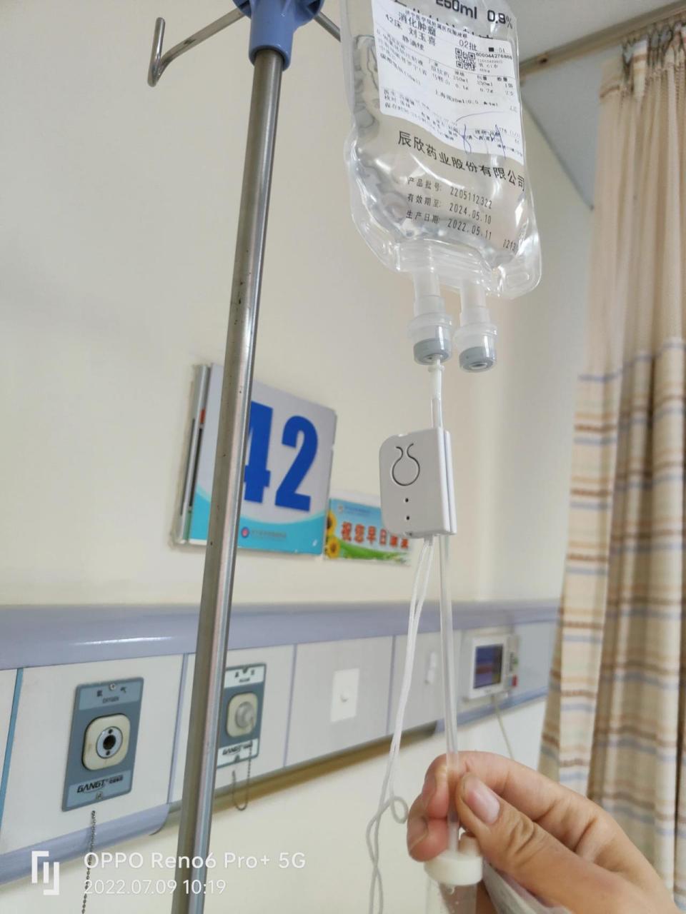 输液报警器 当病人在医院输液时,通常需要护士或家人看护.当液体输完