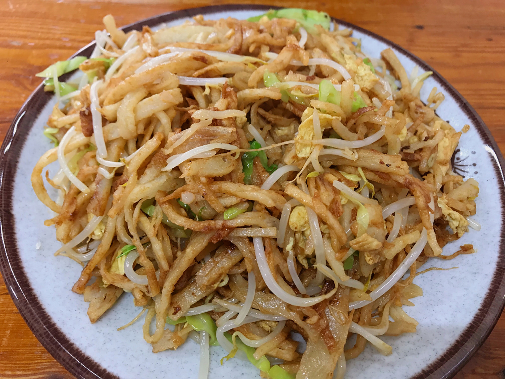 最爱鸡蛋炒饼,不需要肉,只要一块炒得软乎乎微焦的蛋,加上一口很有嚼