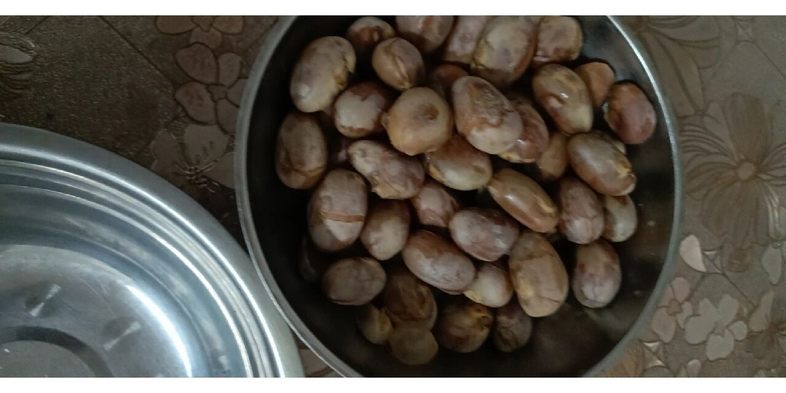 营养的菠萝蜜籽 菠萝蜜核中含有丰富的糖类,蛋白质,维生素等各种营养