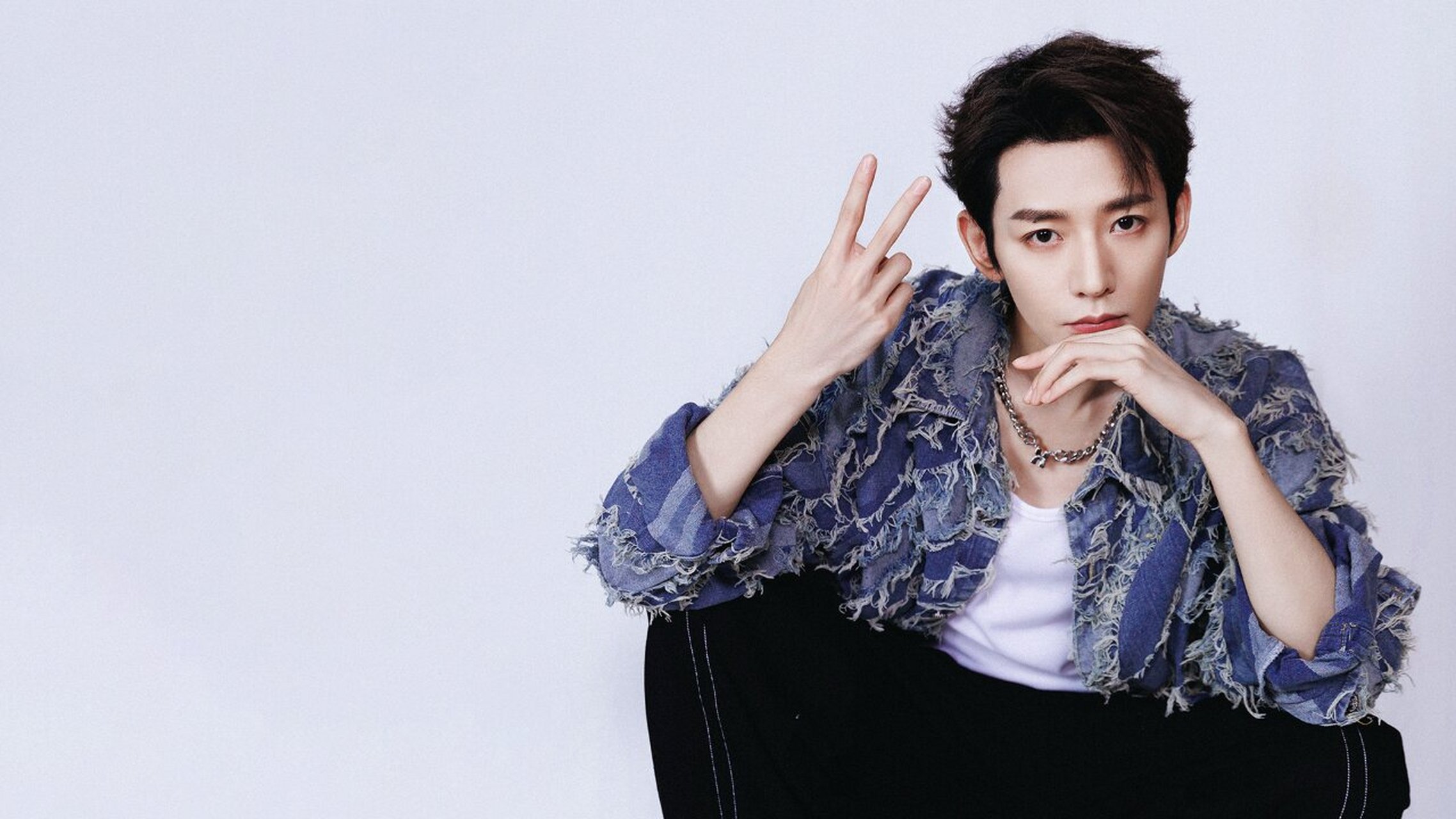 96为子的高清壁纸 每一套造型都绝了 为子真是360°无死角的帅气 每