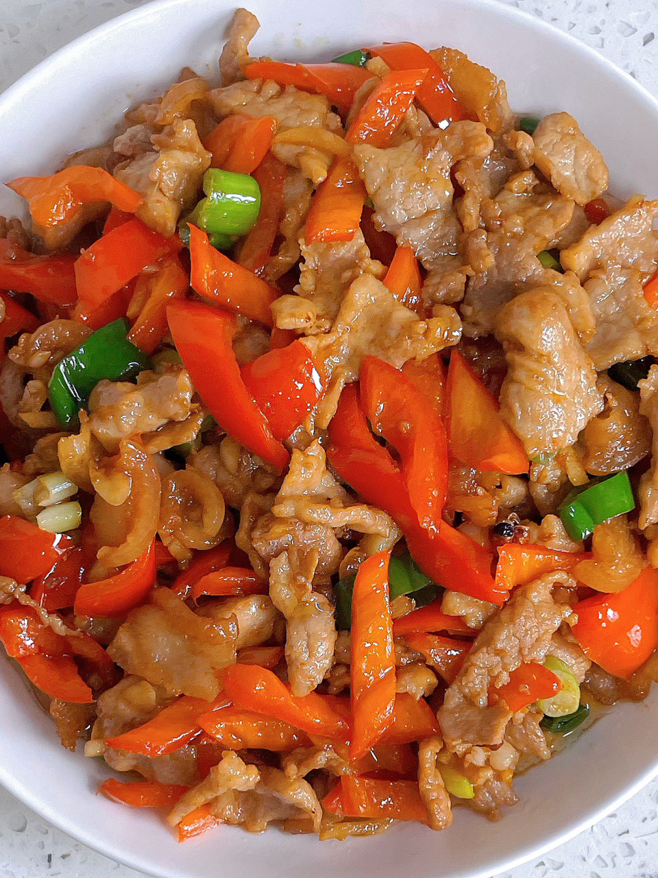红椒炒肉这也太下饭了75157515 食材:猪腿肉,大红椒 调料