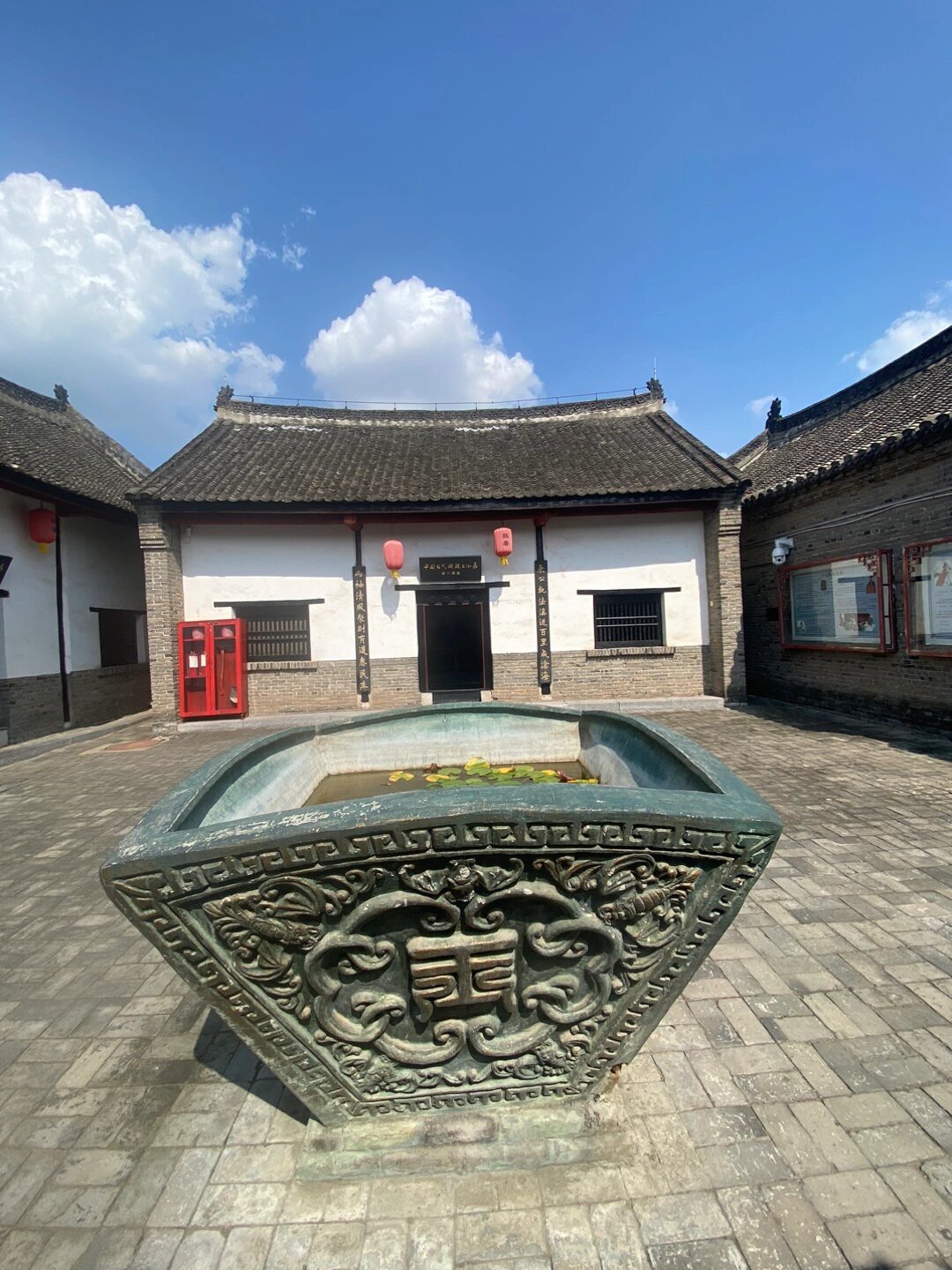 内乡县衙(一) 河南省内乡县县衙:始建于元朝大德八年(公元1304年)