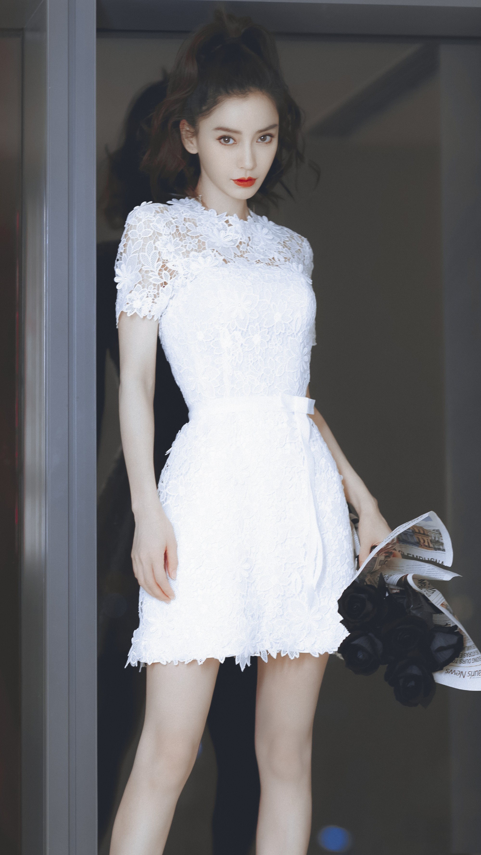 angelababy白色蕾丝裙好美