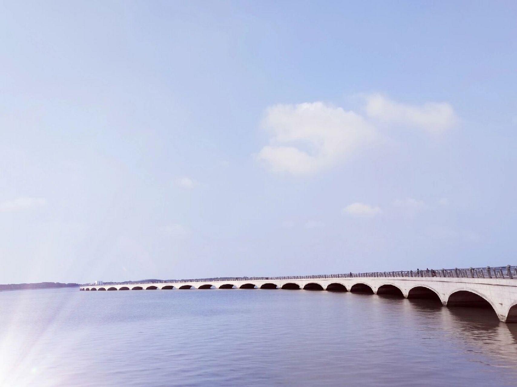 (1) 景区介绍:淀山湖风景区,位于上海市青浦区与江苏省昆山市交界处