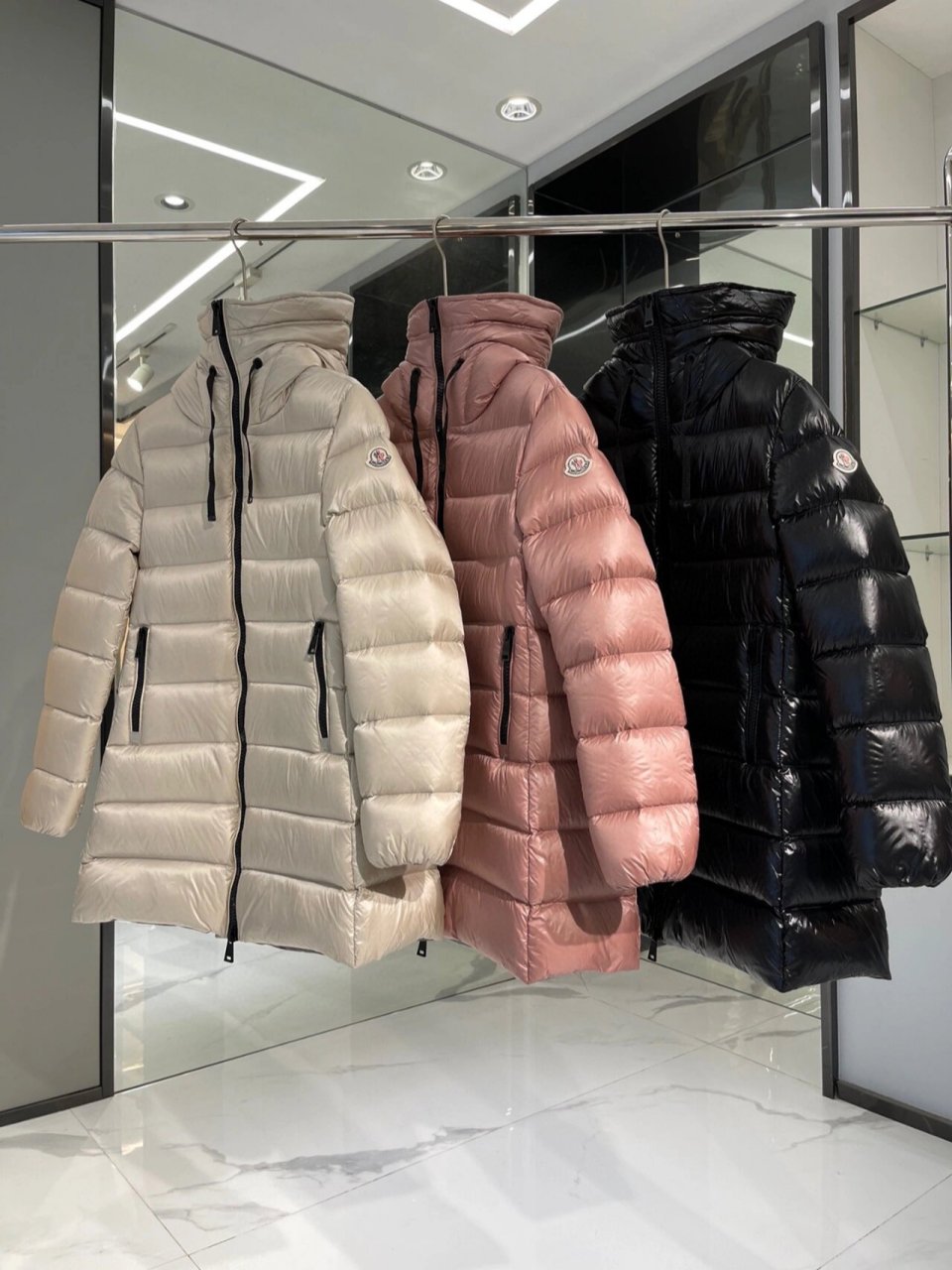 蒙口经典a字中长款羽绒服 1156690白鹅绒,充绒量依旧400克以上,长
