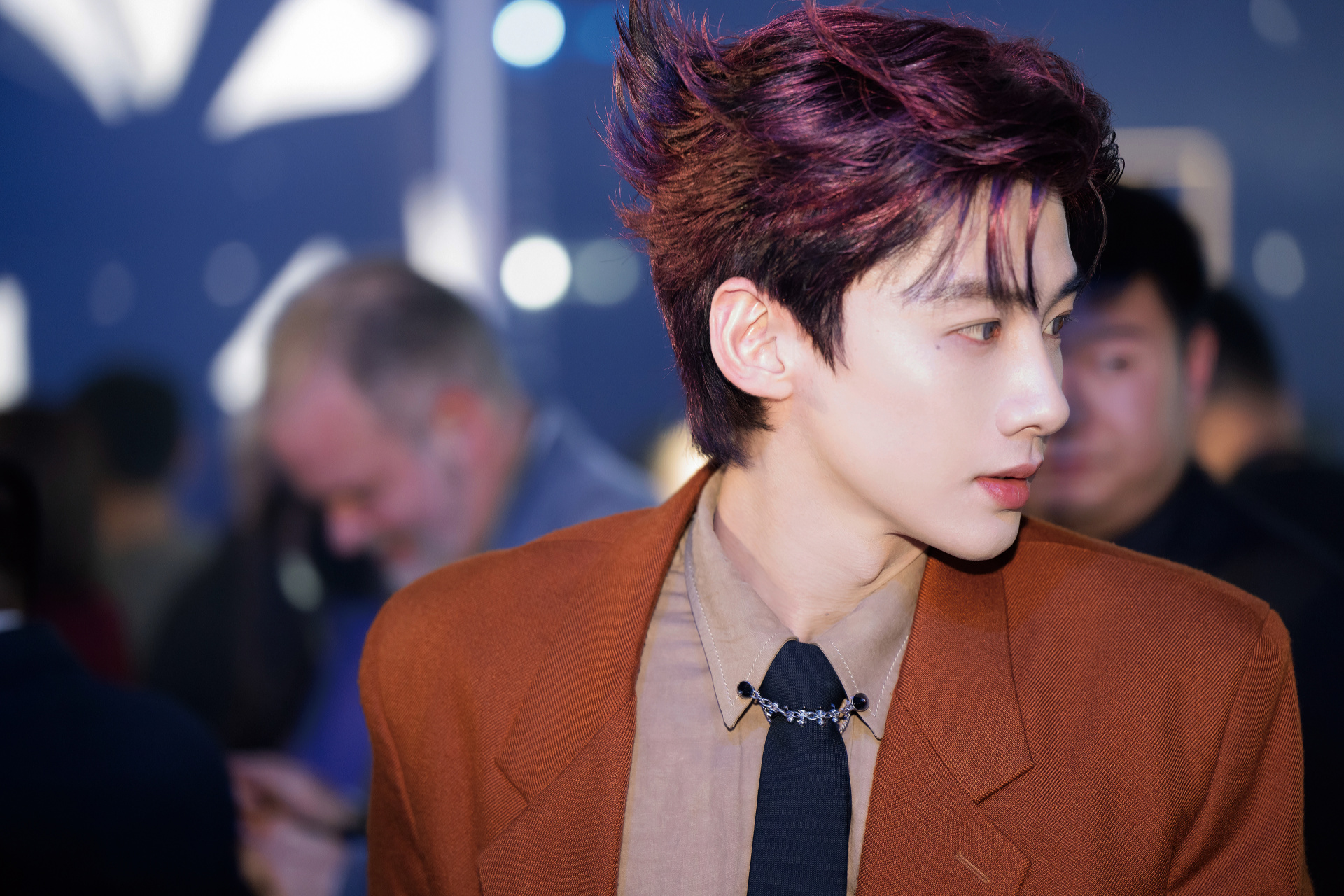 白敬亭超话  9289智族gq moty年度人物盛典   「@白敬亭 在gq盛典