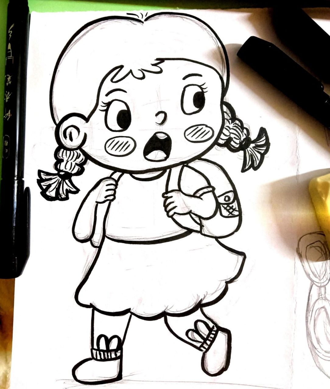 幼儿线描画——背书包的小女孩 幼儿线描画——背书包的小女孩