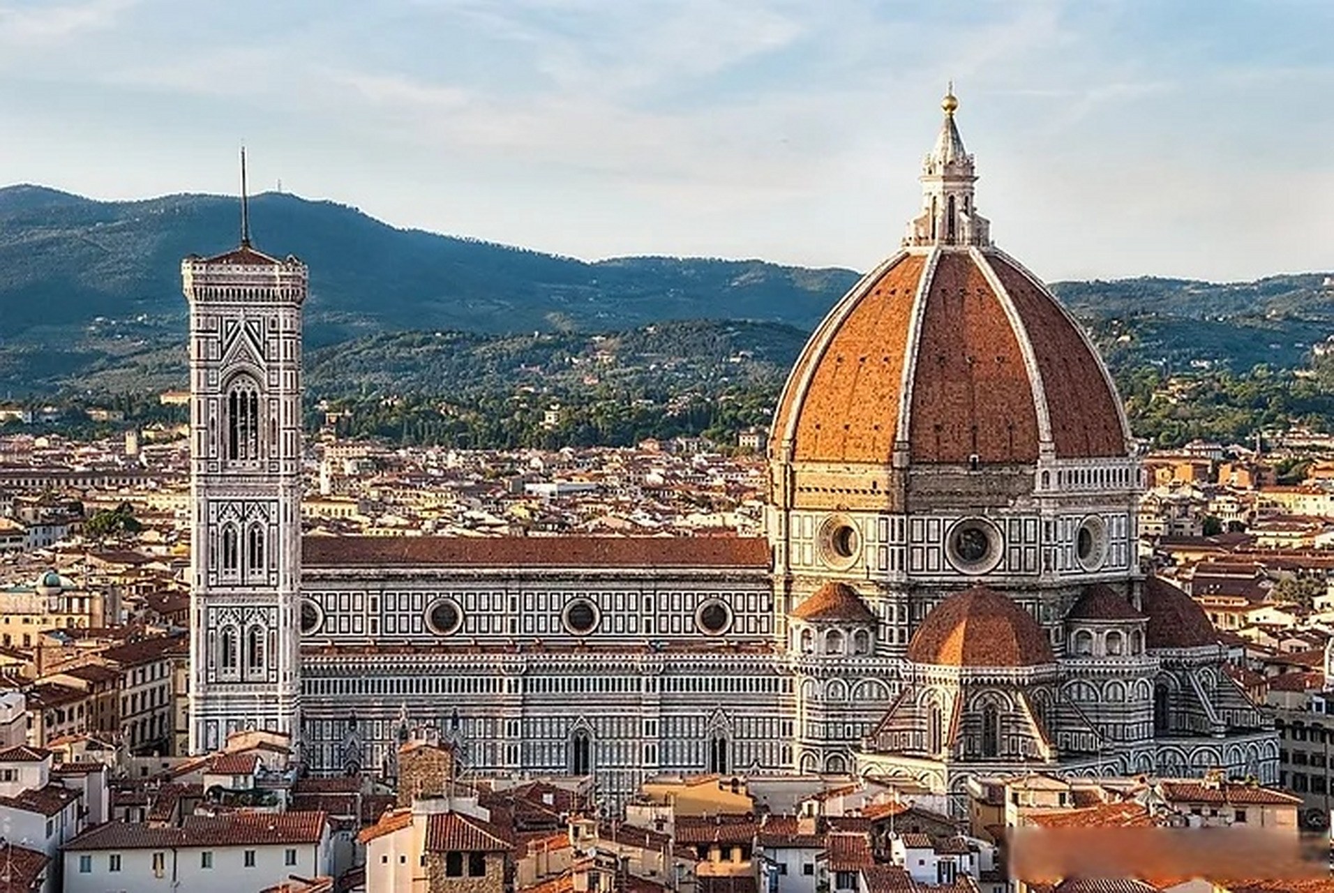 【文明,历史和贡献】文艺复兴建筑的代表之一:圣母百花大教堂,既是