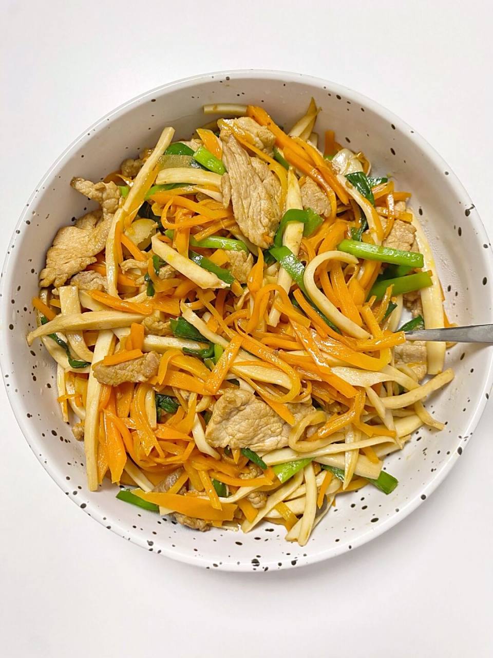 吃的干净才能长得干净第15天 95今日菜单:胡萝卜杏鲍菇炒肉 01