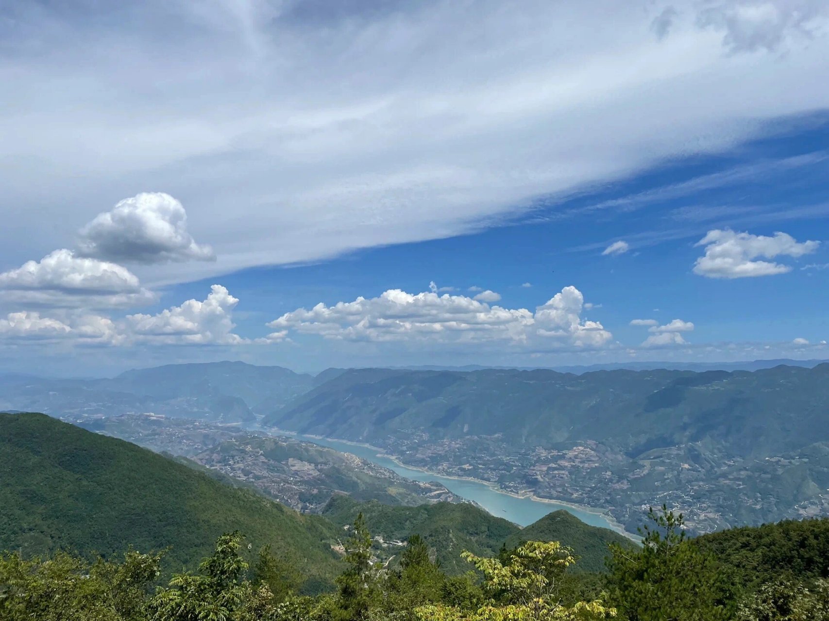 95神女溪, 相传七仙女曾在这里洗澡,故被当地人称为"美女溪".