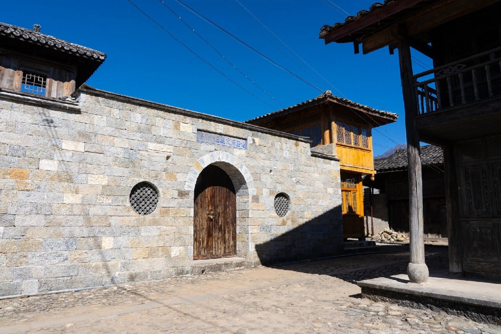 旅居之旅 | 有故事的江苴古镇 江苴古镇位于腾冲市北部高黎贡山下