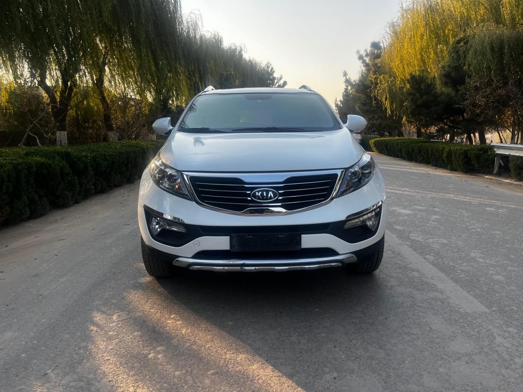 13年起亚智跑,2.0自动档,带大屏带天窗,本地个人一手车,实表10万公里.