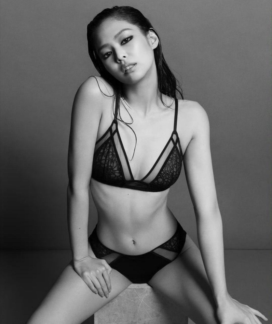 jennie内衣广告,有种在擦的边缘.