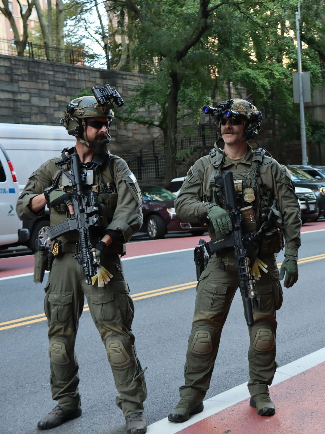 有一说一美国特警这身装备看着的确帅,可能很多国家的精英特种部队