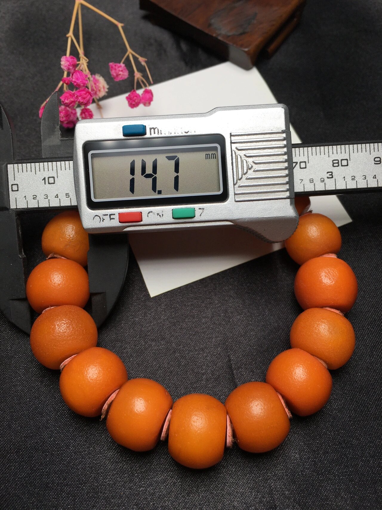 市面上所谓的橘皮老蜜蜡,依旧是烤色的 高品质好货新鲜出炉,天然蜜蜡