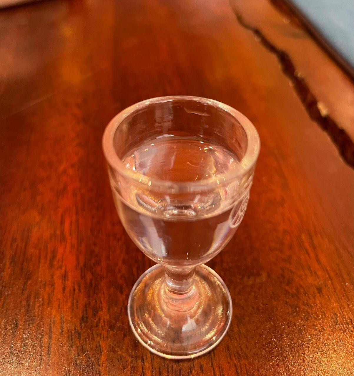 喝酒啦喝酒啦,72度的五粮液原浆 今天过来五粮液厂区参观,喝了一口