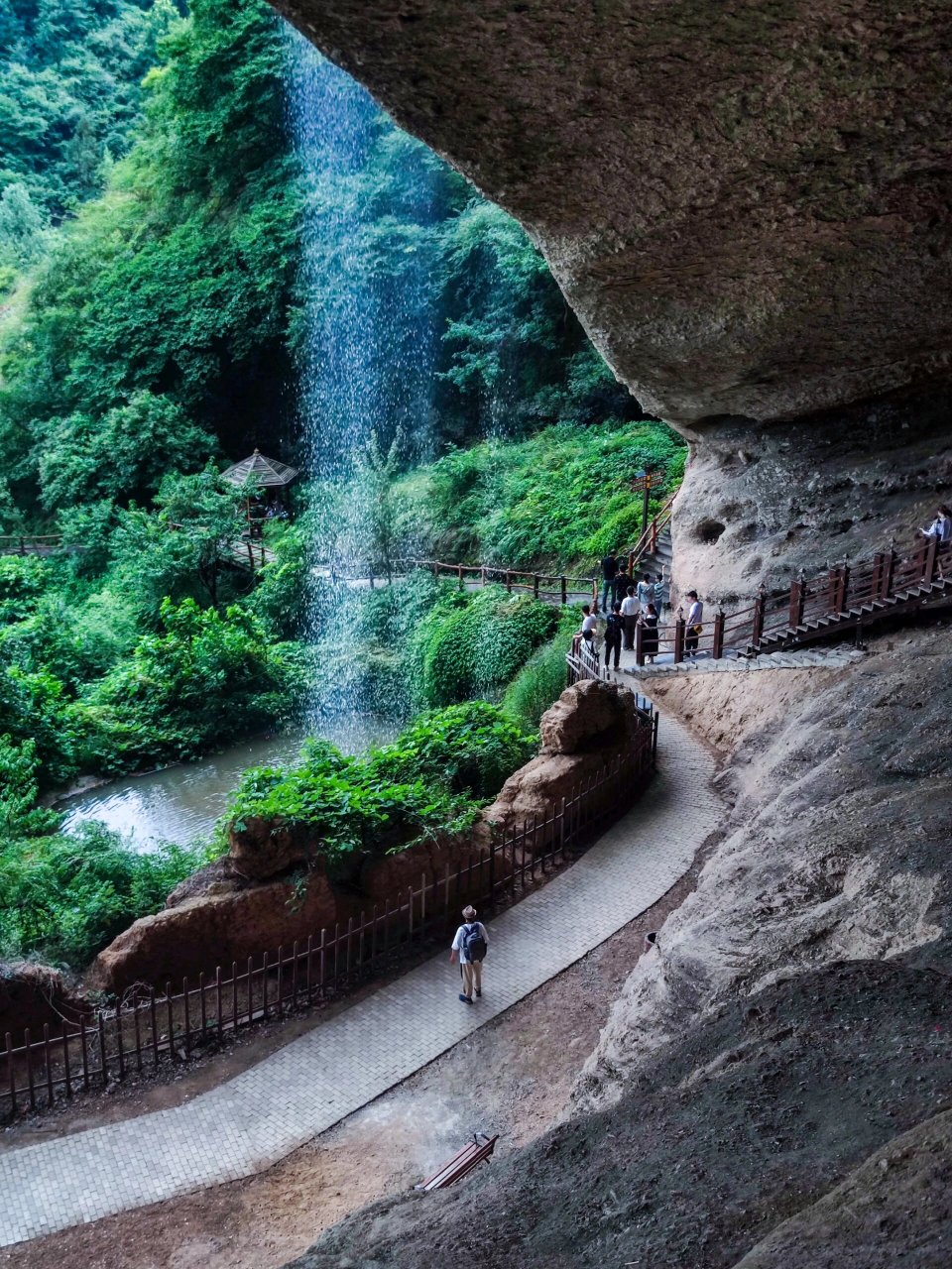 附近好玩的山区风景图片