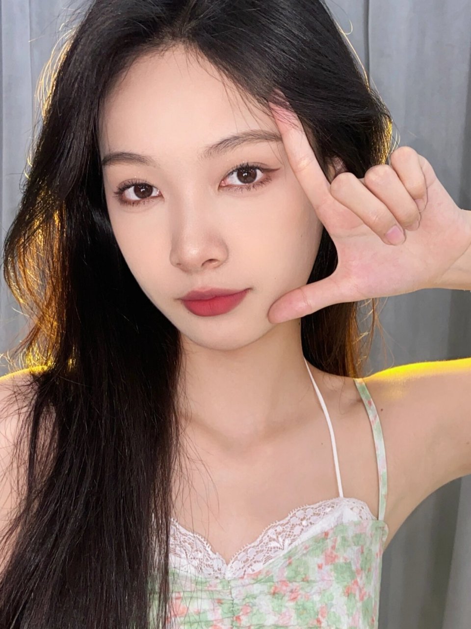 宅家自拍手势大全91|自拍万能姿势 宅家自拍不知道摆姿势的姐妹赶快