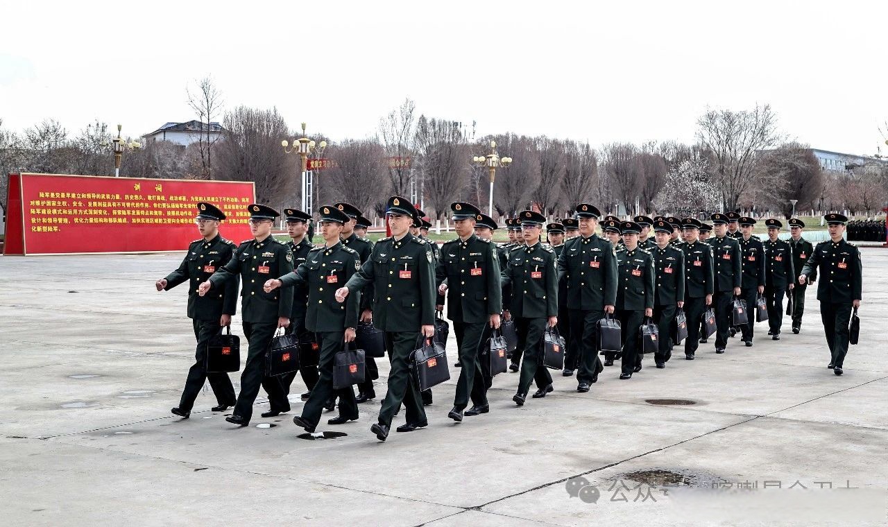 点赞人民军队#新疆军区73016部队军人队伍部队带兵队伍 站位新疆厩