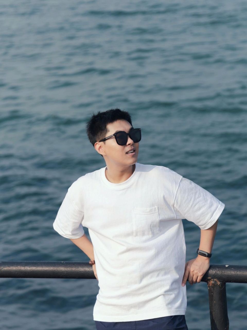 威海旅行# #theowner入戏墨镜# #ootd# #男生穿搭# #旅游穿搭# #男生