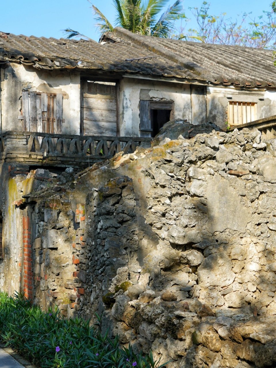 海南东方市北黎古村 位于东方市八所镇的北黎村,一直隐藏在沿海一隅.