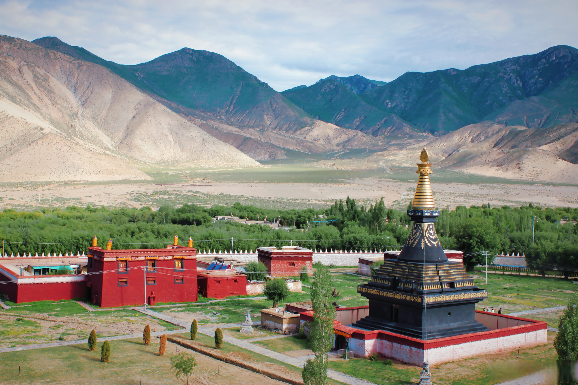 桑耶寺,西藏的第一座剃度僧人出家的寺院,位于西藏山南扎囊县桑耶镇
