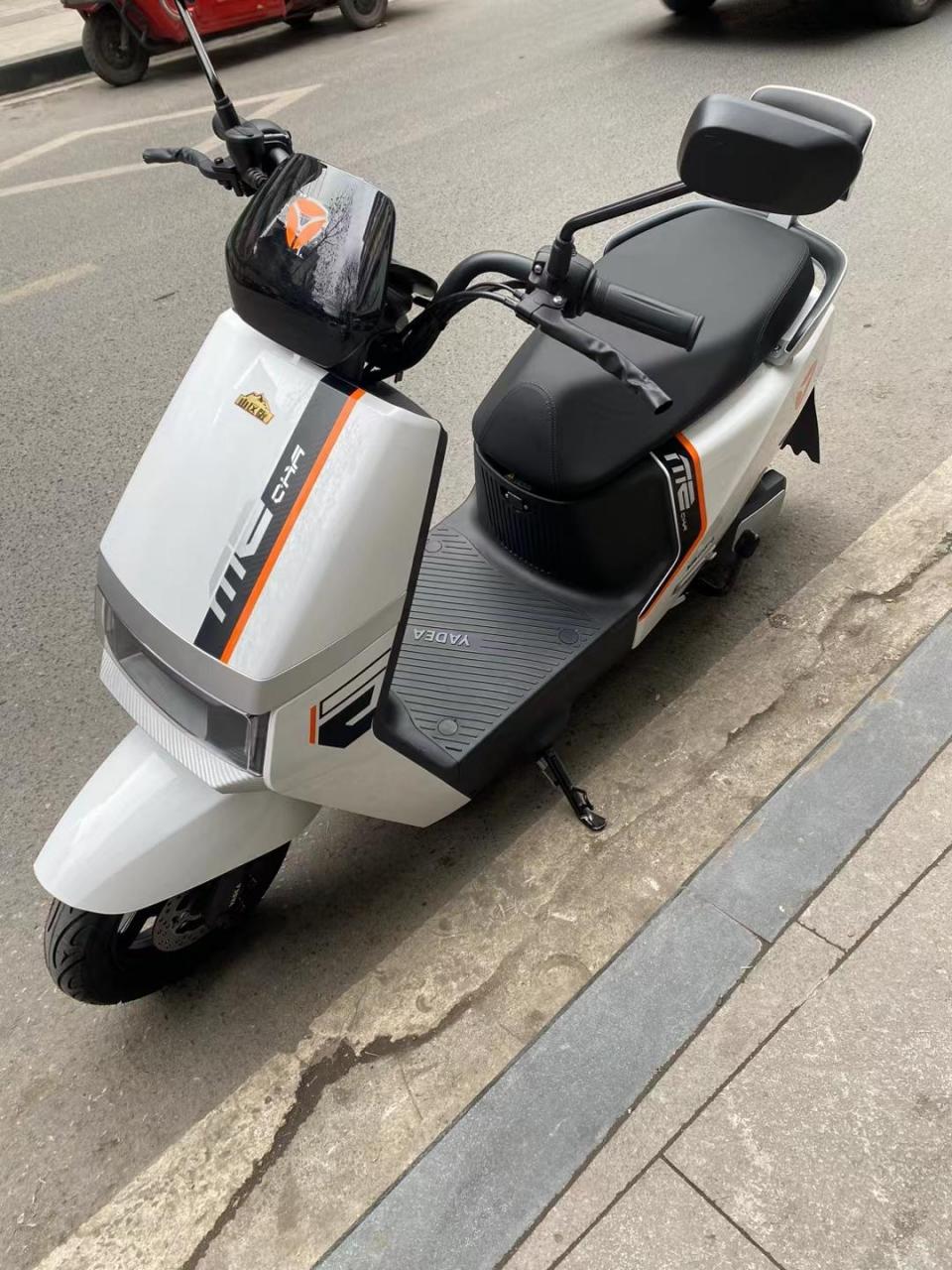 雅迪电动车  雅迪战神e360山区版96伏1500瓦大电机