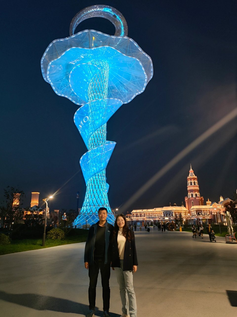 咸阳 丝路欢乐世界> 周六去咸阳,这个新开的欢乐谷离弟弟家开车5分钟