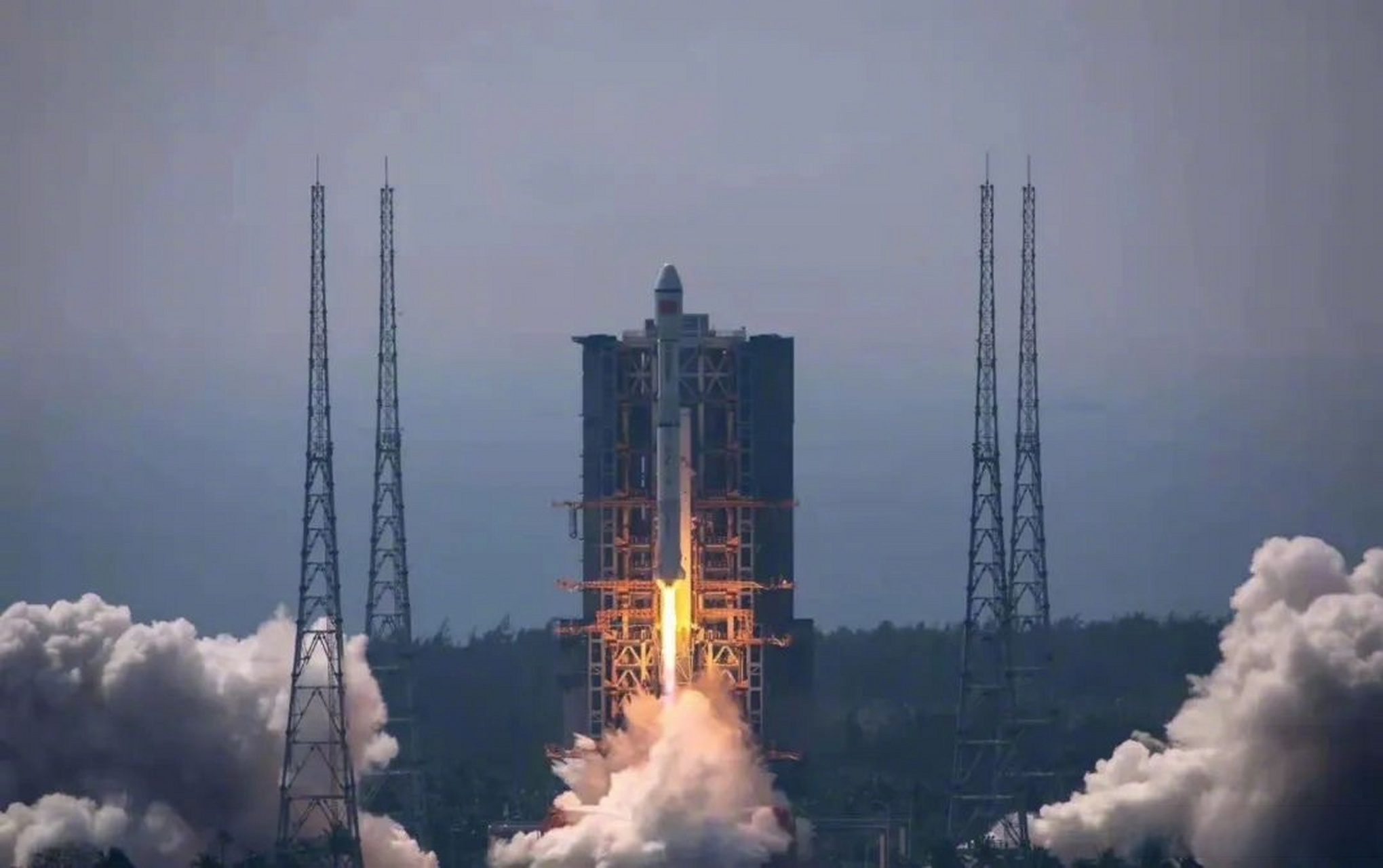 长征八号运载火箭# 2 月 27 日,长征八号遥二运载火箭在中国文昌禾祆