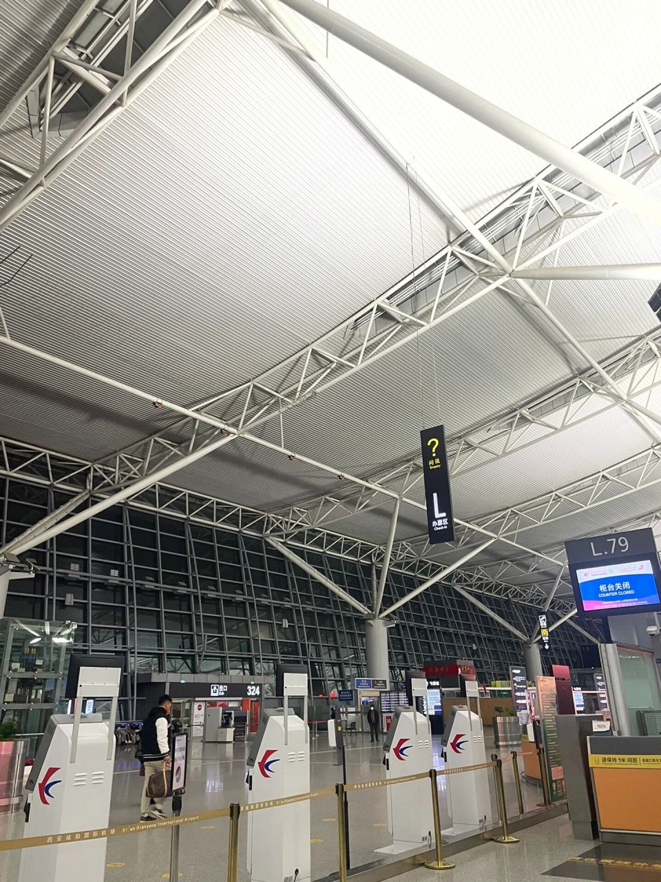 西安咸阳国际机场过夜攻略   t3航站楼二楼 323~324中间,电梯后边