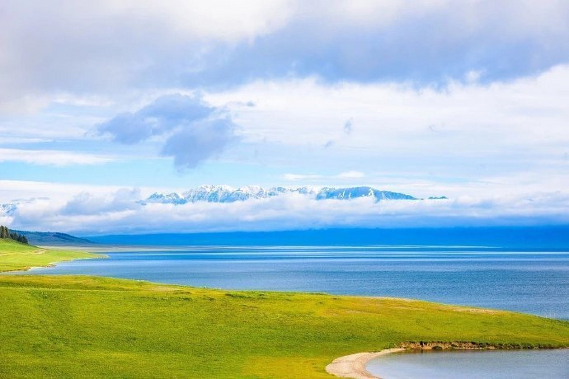 有一种来自天堂的蓝色,叫赛里木湖.