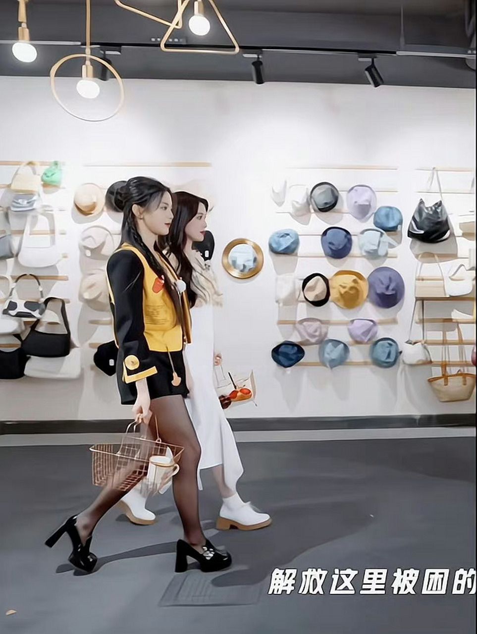 杨超越罕见黑丝袜