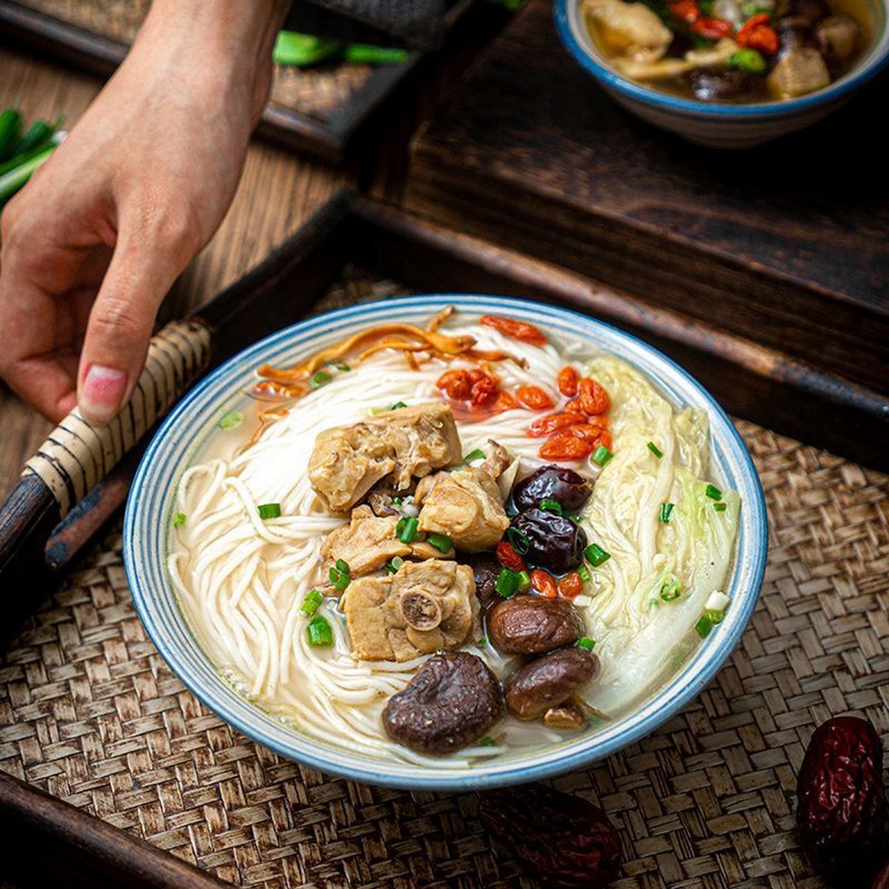 稻花香米线正宗过桥米线袋装,12.9入!    宅家4分钟嗦粉!