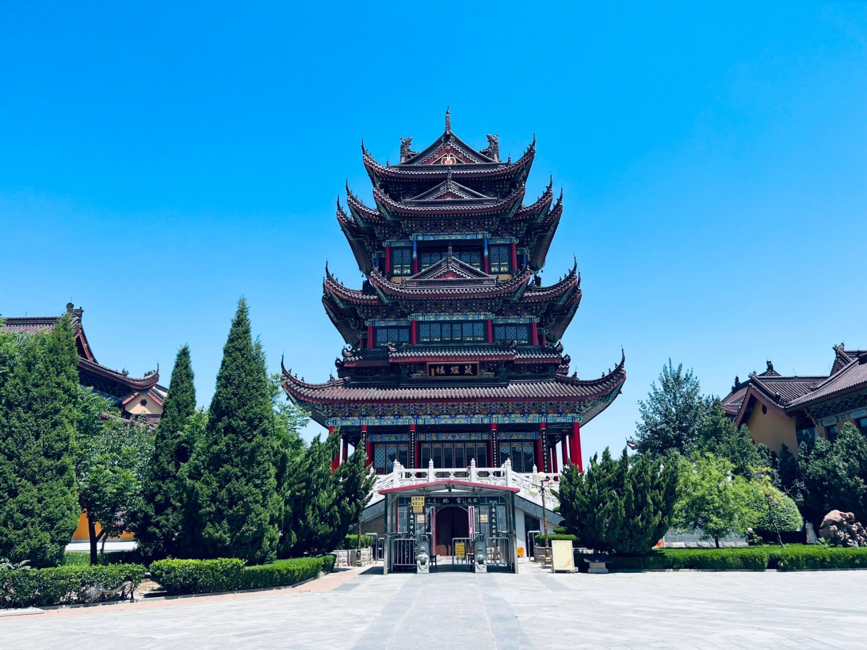 山东德州庆云县海岛金山寺 庆云县香火特别旺占地规模非常大的金山寺