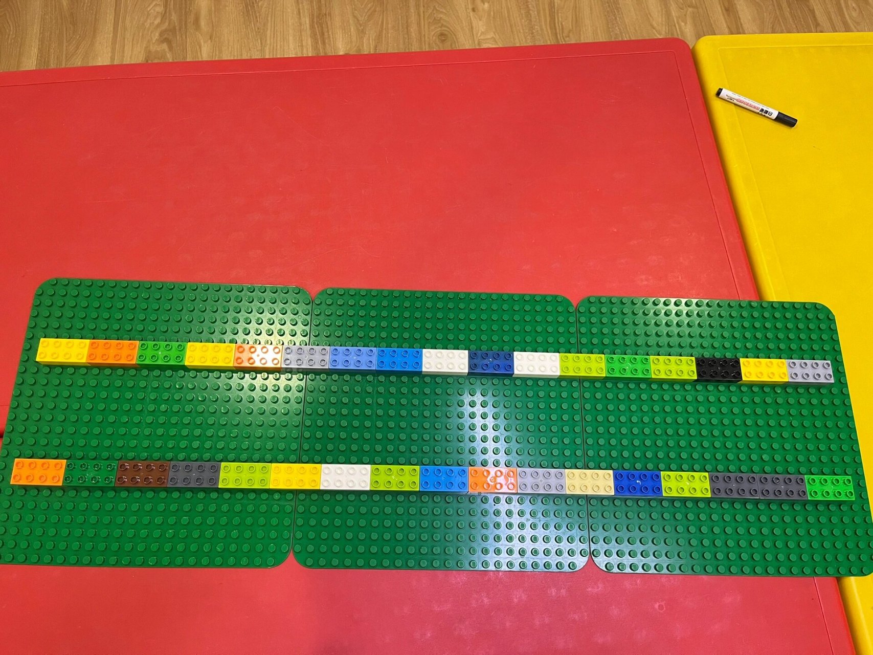 四岁幼儿乐高高铁站搭建