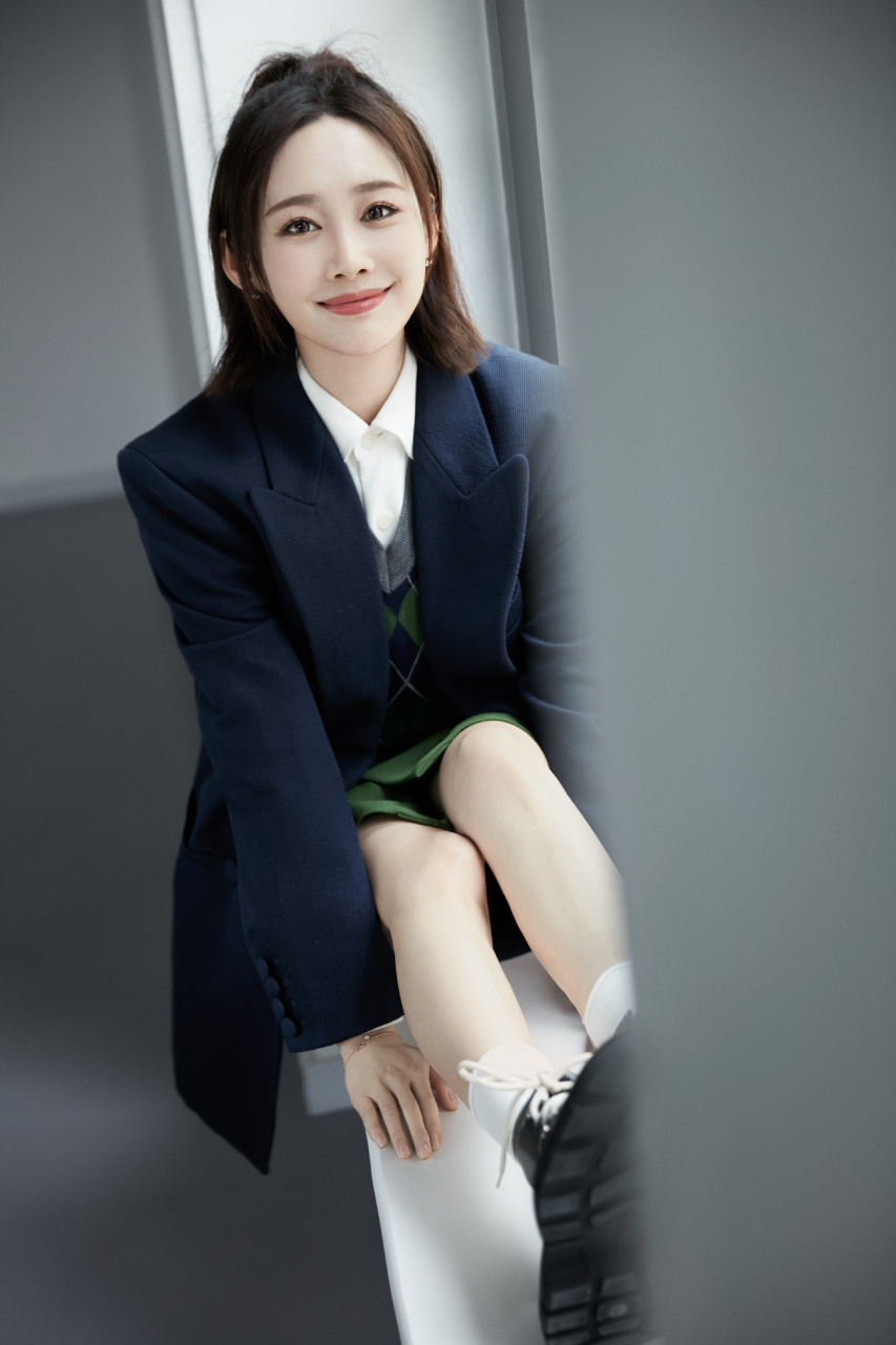 李纯,毛衣西装,又酷又美