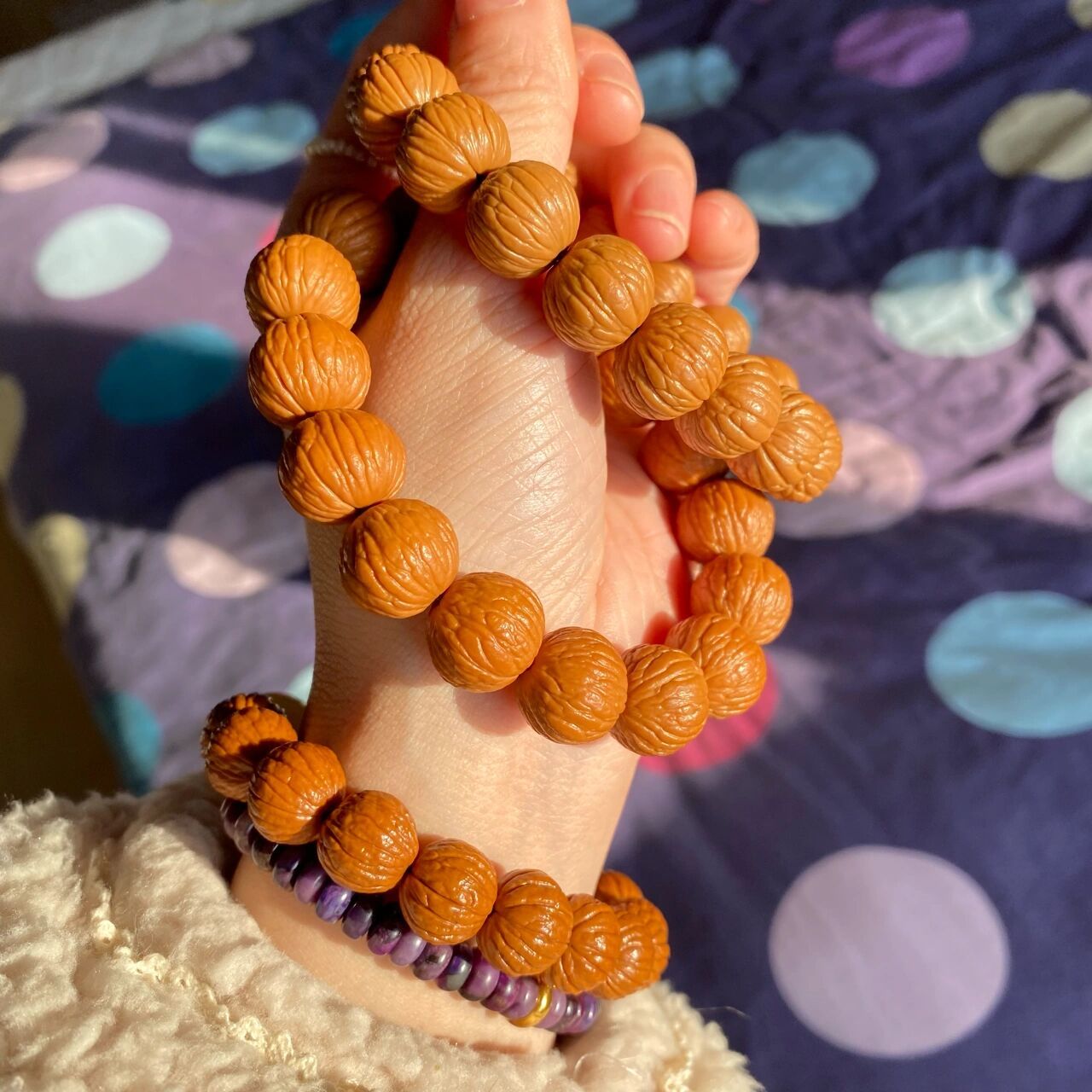 文玩猴头土豪和凤羽怎么区分 左边凤羽右边土豪,凤羽边肚最宽15.