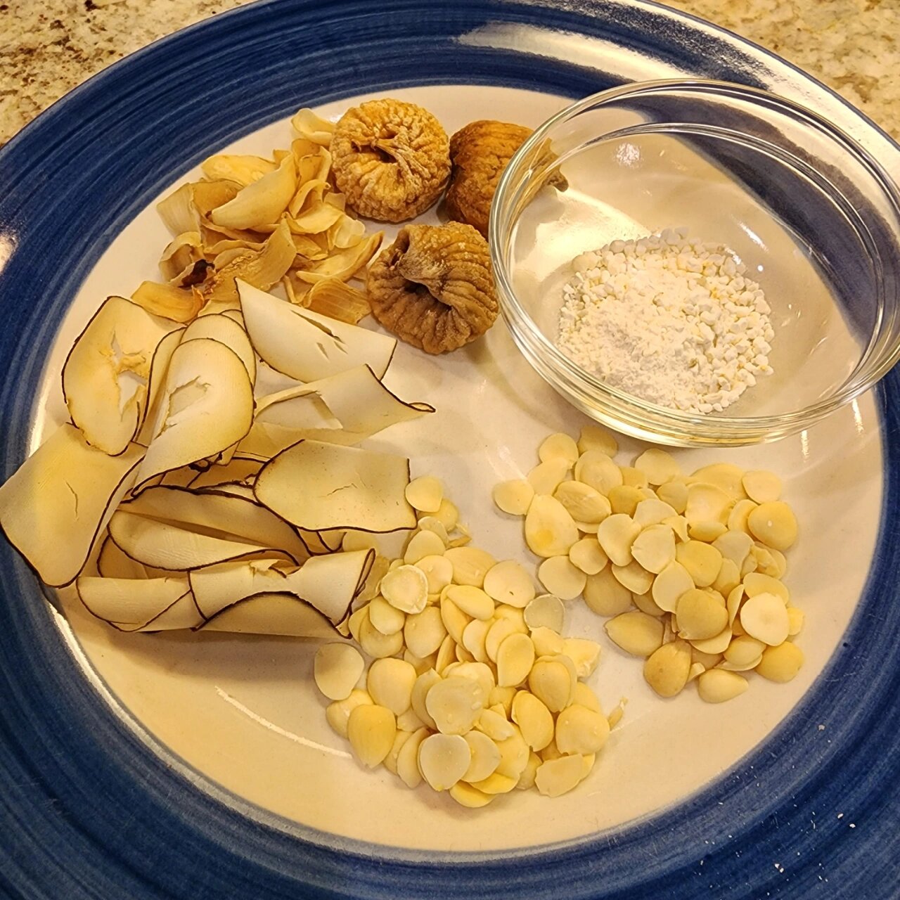 海底椰川贝炖瘦肉 雪梨吃完了,换成瘦肉炖个海底椰川贝汤.