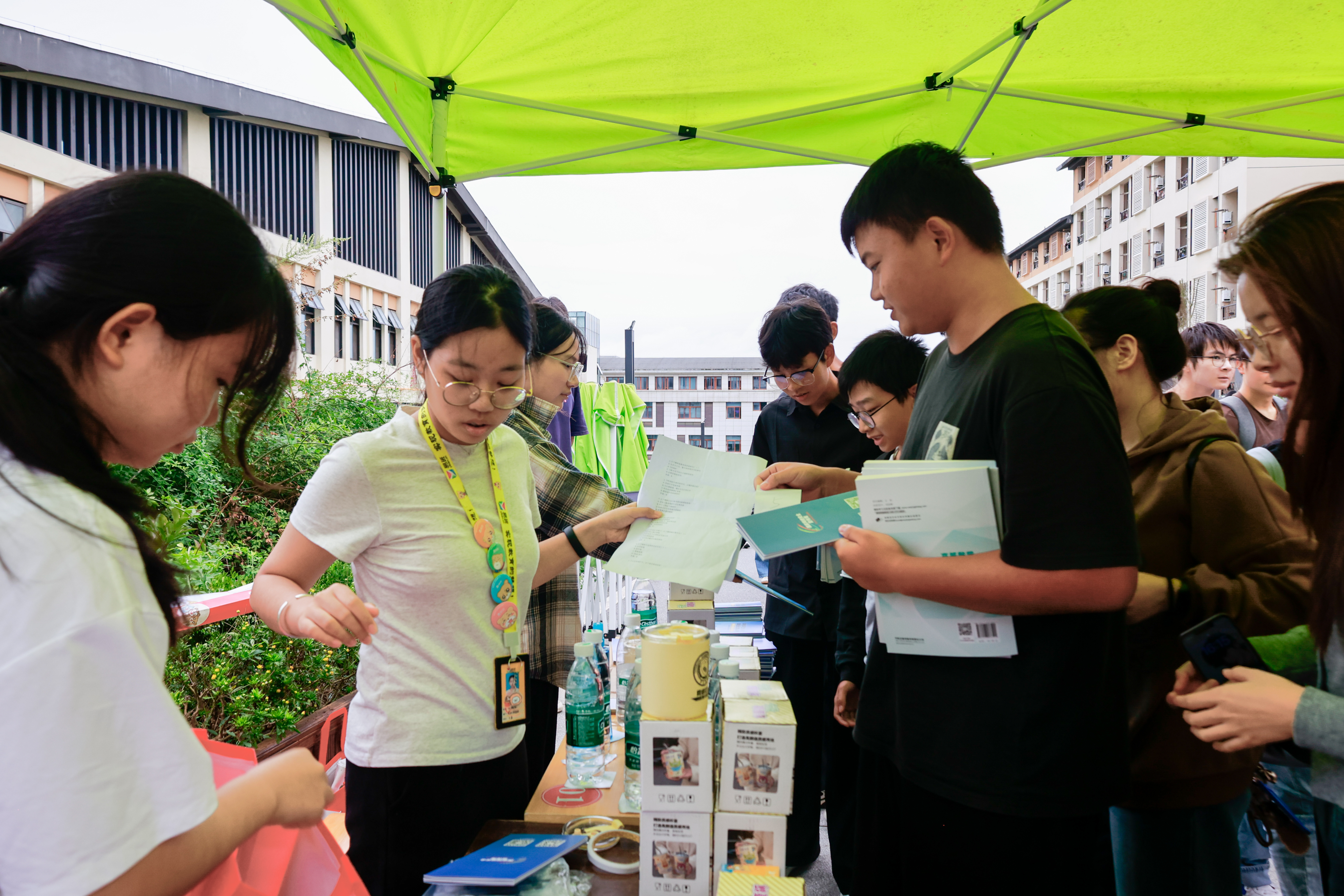 9月18日,四川工业科技学院中国大学生在线通讯站开展