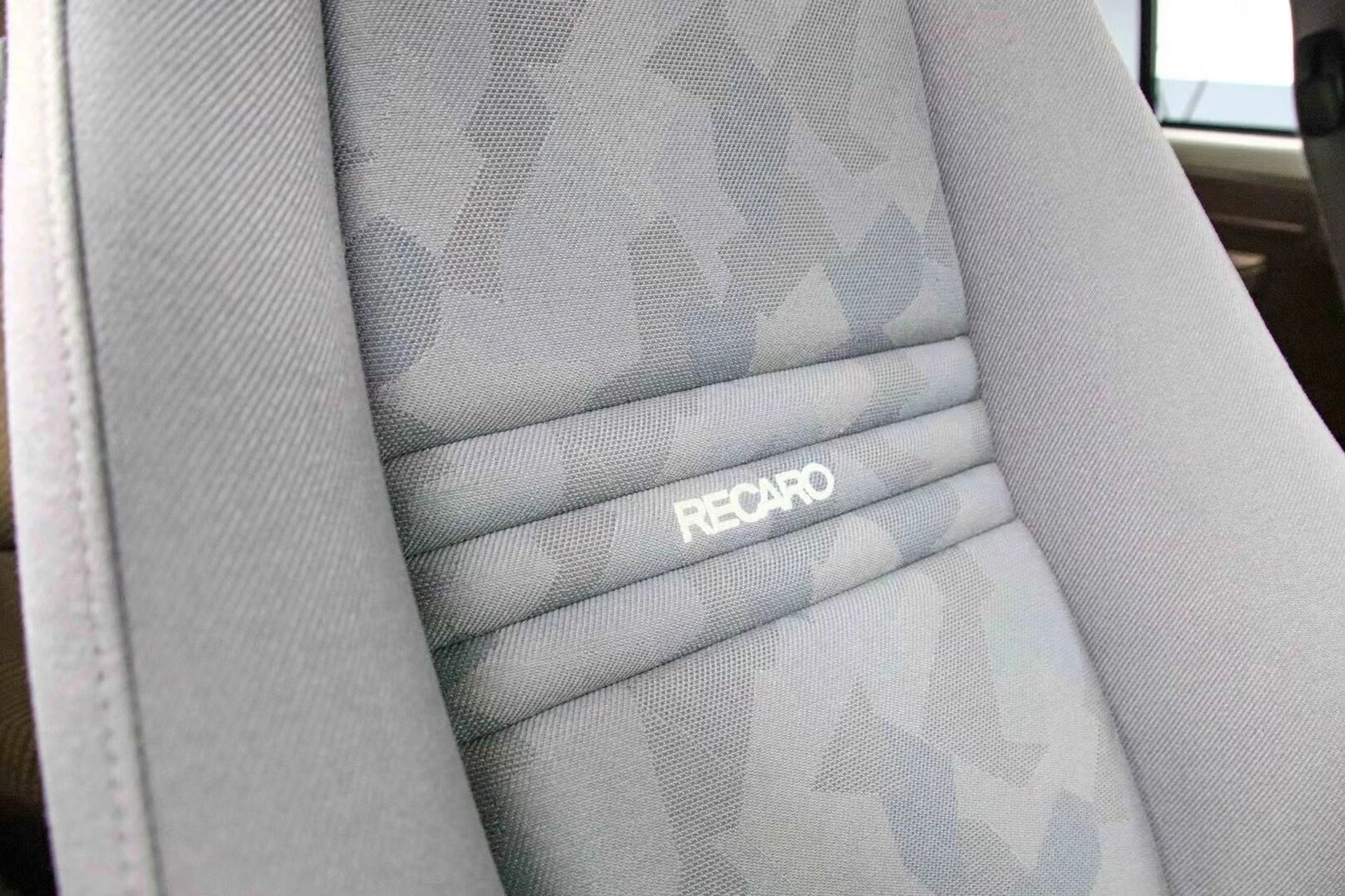 16 年上牌丰田 lc76(纪念版) 16 年 7月份上牌,总里程 5.