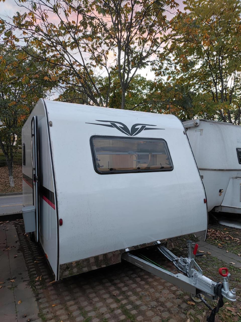 全新未上牌亿拖拖挂房车420后横床 外廓尺寸5330/2175/2480箱体内尺寸